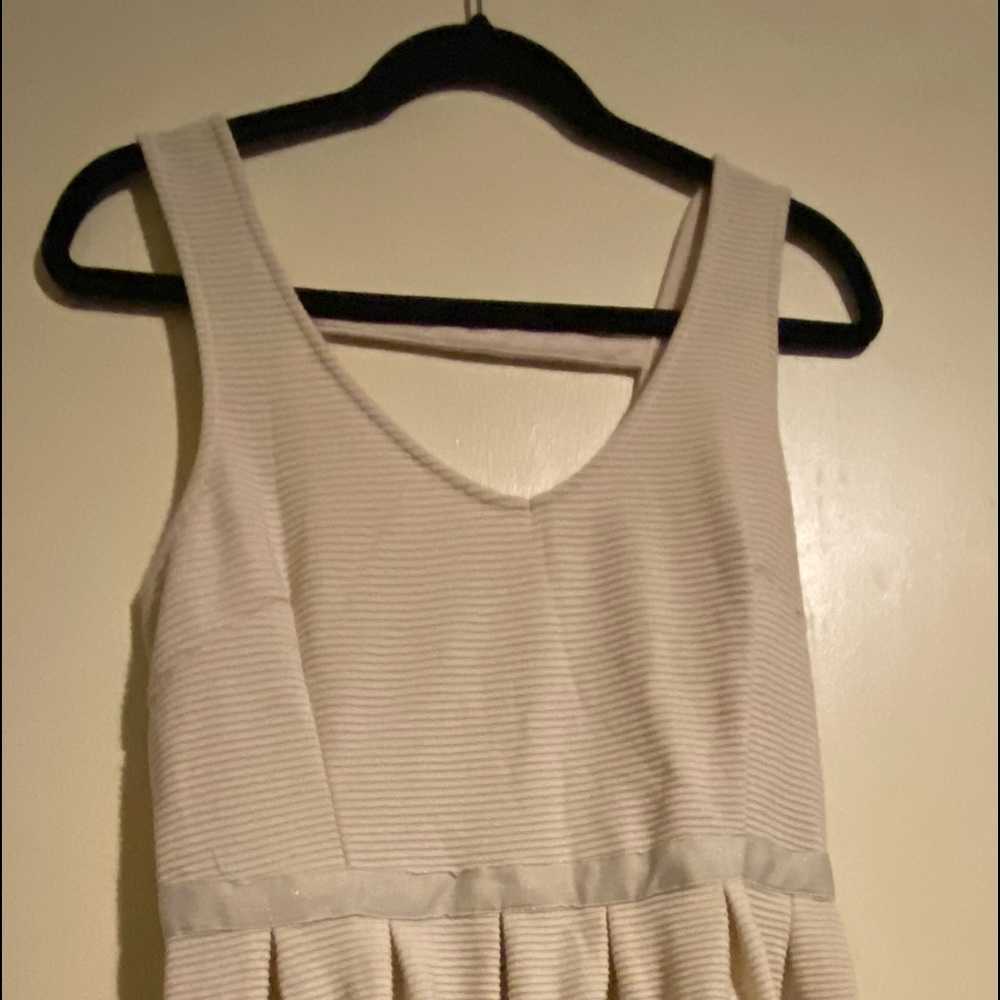 Sleeveless women’s dress